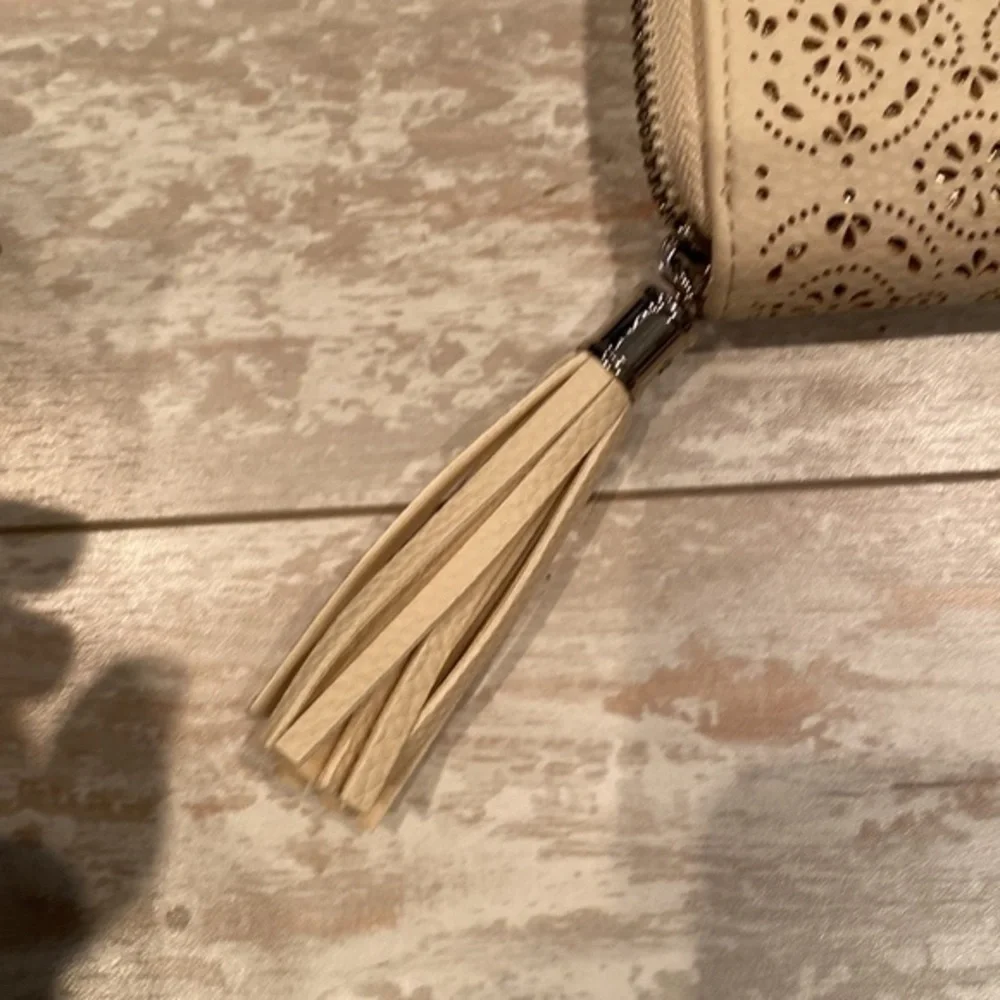 NEW‎ Cream/Gold Wristlet Wallet